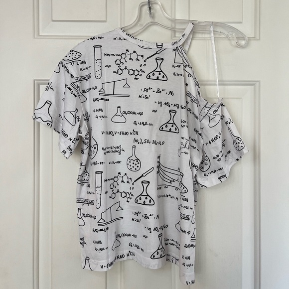 Urban Revivo One-Shoulder Chemistry Equation Tee 6 Black / White - Picture 8 of 14